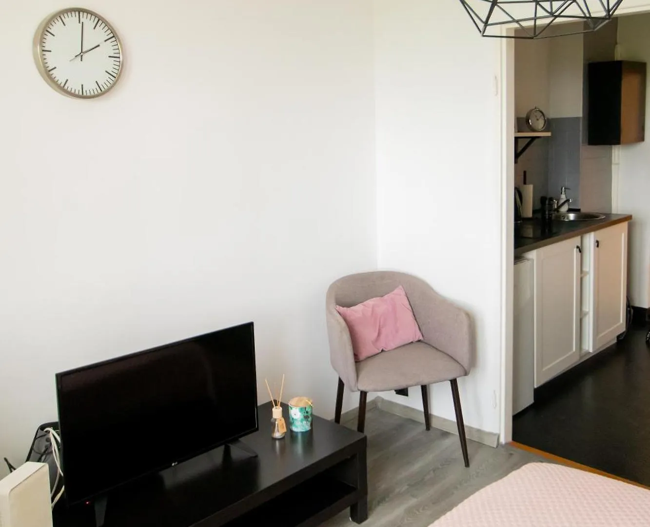 Piotrapartments - Daleka Cozy Train&Airport Apartment 바르샤바 0*,