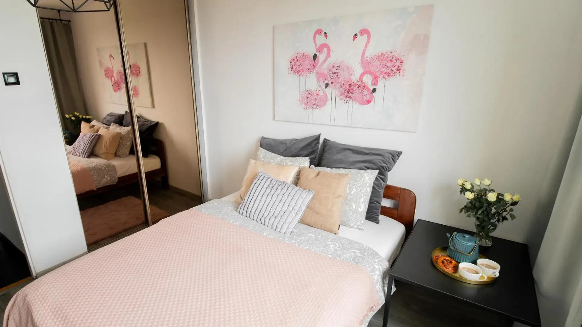Piotrapartments - Daleka Cozy Train&Airport Apartment 바르샤바