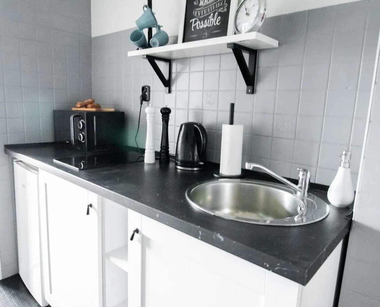 Piotrapartments - Daleka Cozy Train&Airport Apartment 바르샤바 0*,  폴란드