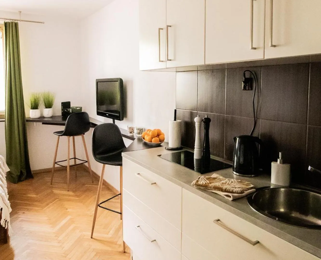 Piotrapartments - Daleka Cozy Train&Airport Apartment 바르샤바 폴란드
