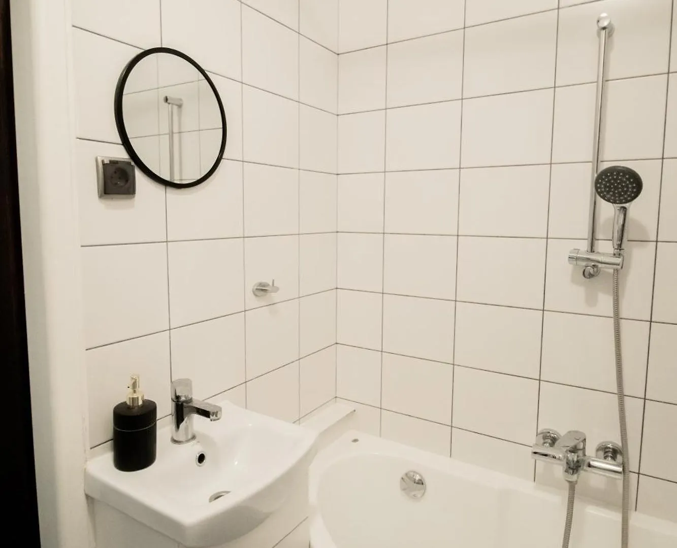 Piotrapartments - Daleka Cozy Train&Airport Apartment 바르샤바 0*,