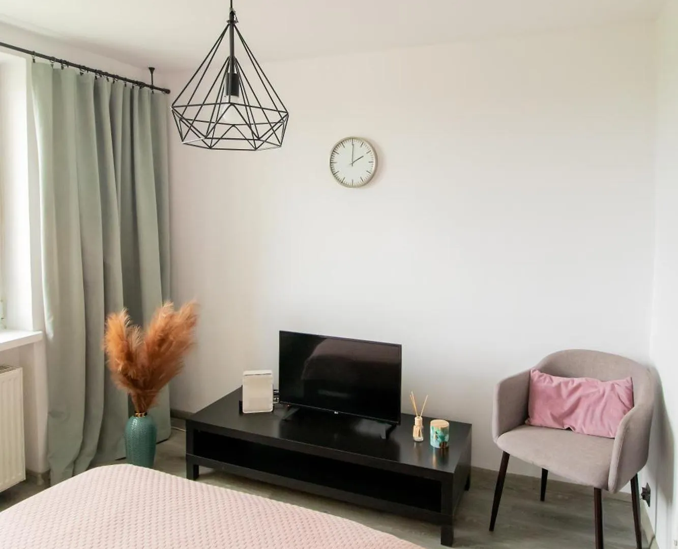Piotrapartments - Daleka Cozy Train&Airport Apartment 바르샤바