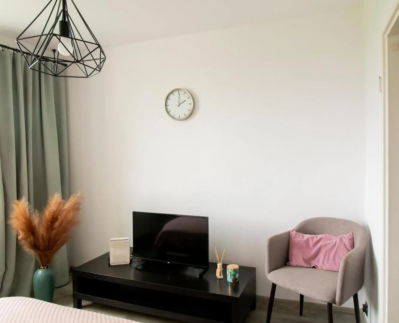 Piotrapartments - Daleka Cozy Train&Airport Apartment 바르샤바