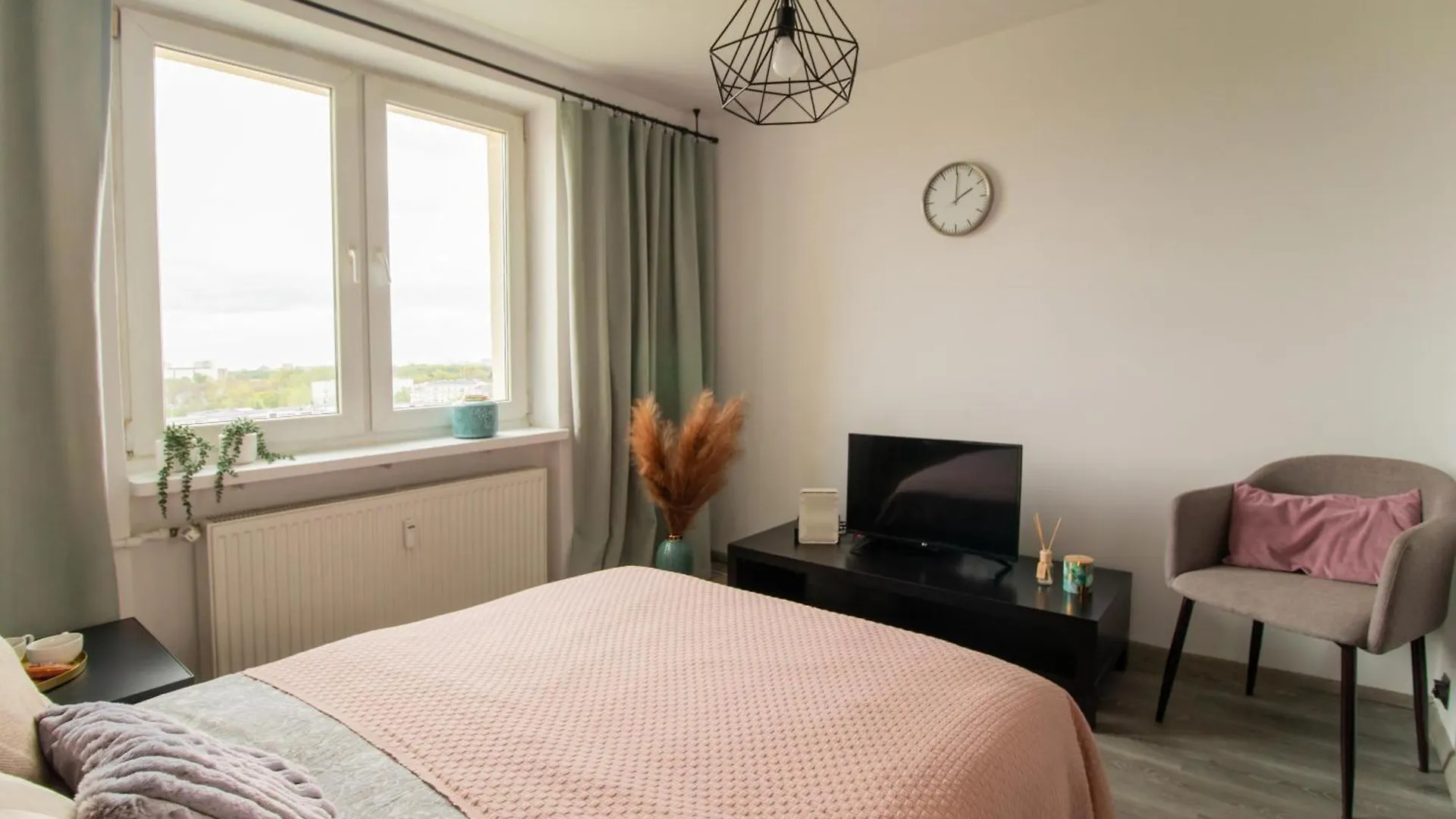 Piotrapartments - Daleka Cozy Train&Airport Apartment 바르샤바
