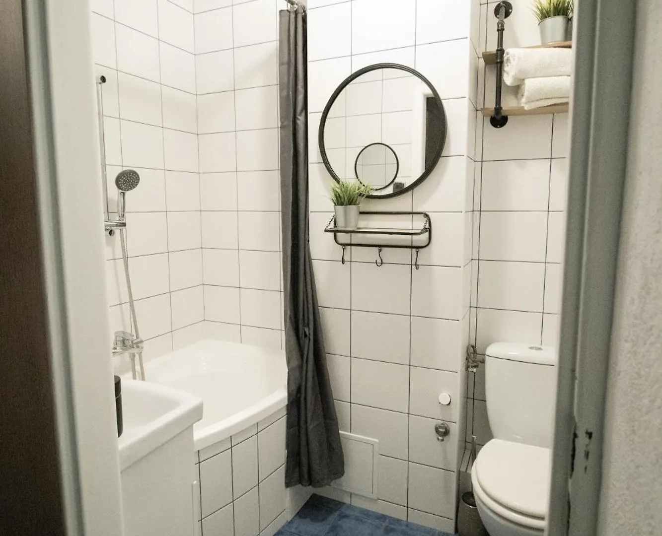 Piotrapartments - Daleka Cozy Train&Airport Apartment 바르샤바
