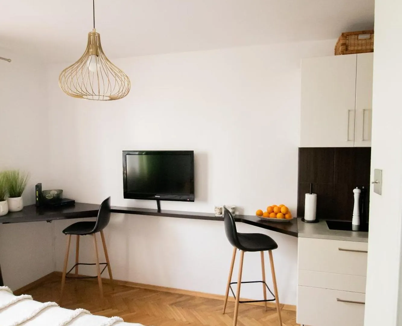 Piotrapartments - Daleka Cozy Train&Airport Apartment 바르샤바